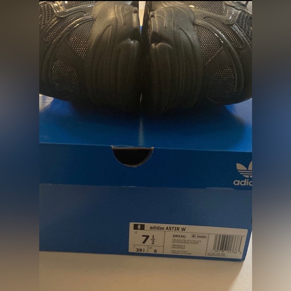 Adidas Astir in Black Womens 7.5 - Picture 5 of 5